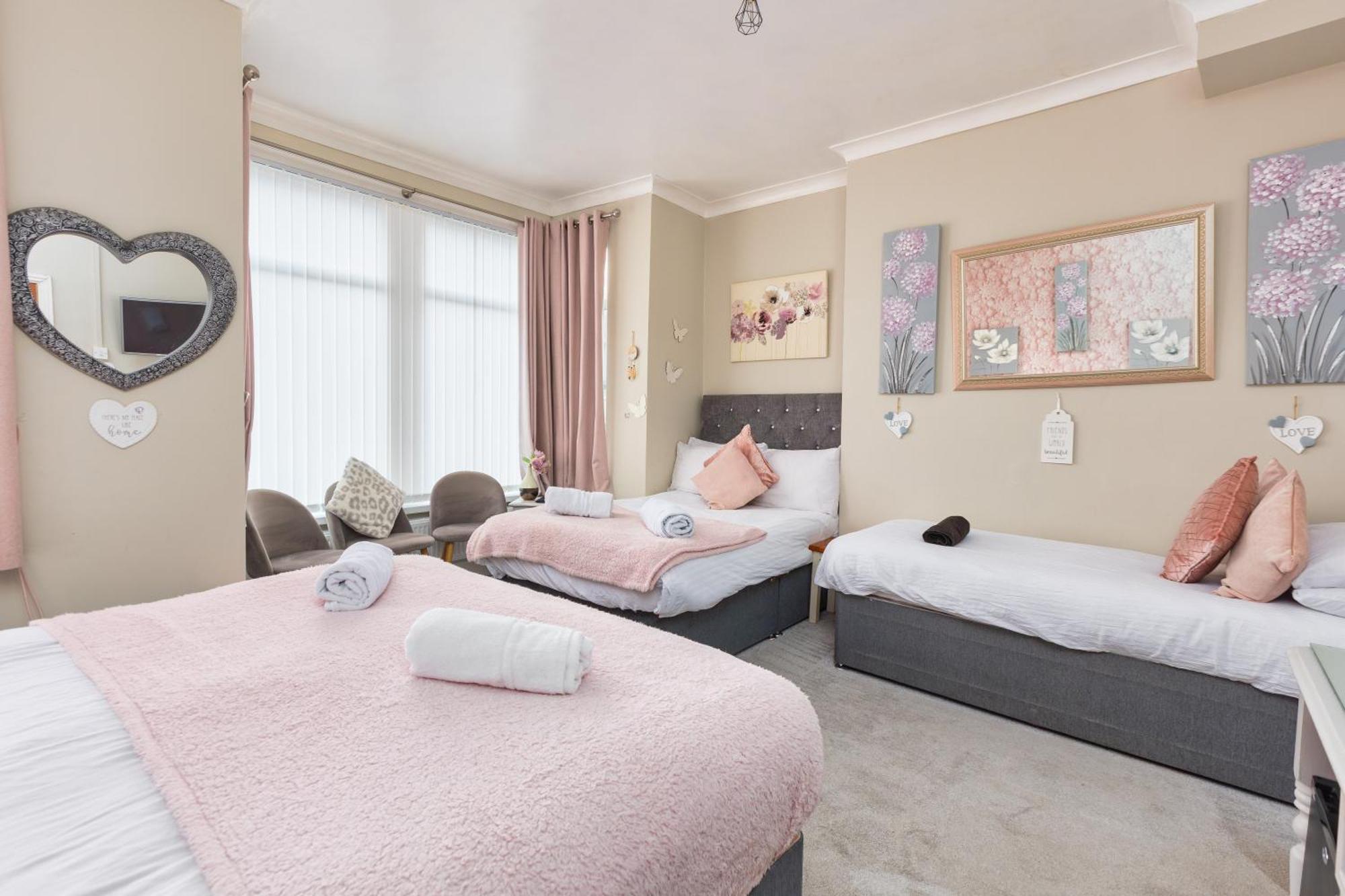 Friends Hotel Blackpool Bagian luar foto