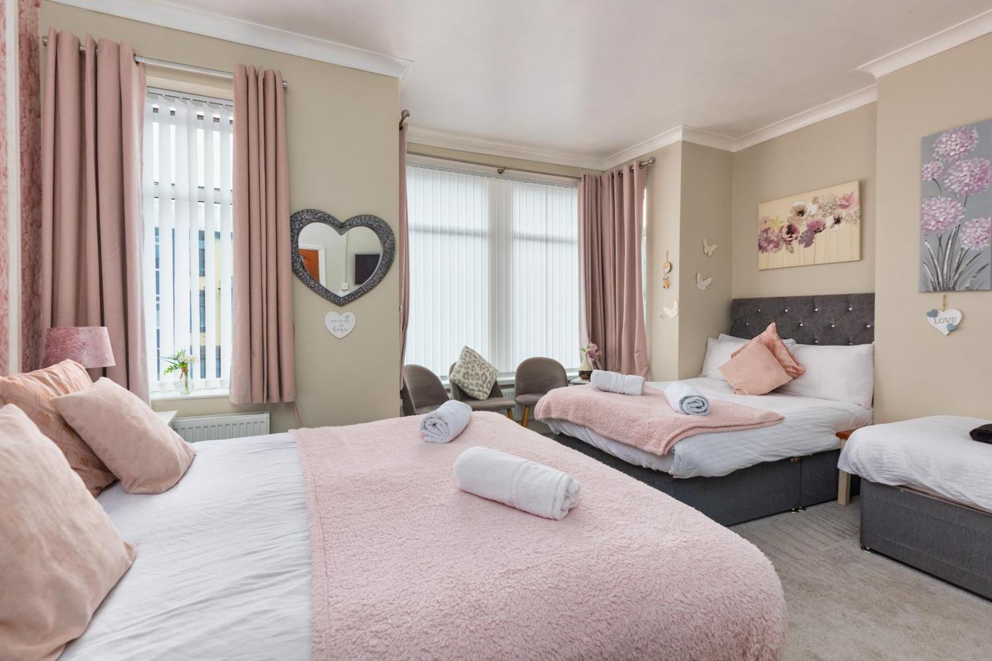 Friends Hotel Blackpool Bagian luar foto