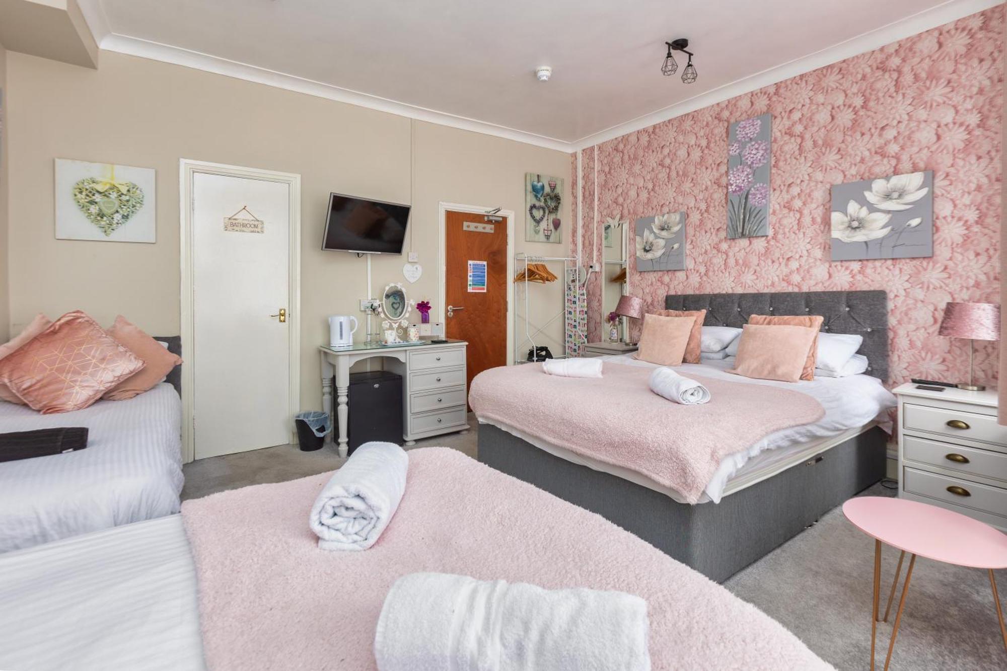 Friends Hotel Blackpool Bagian luar foto