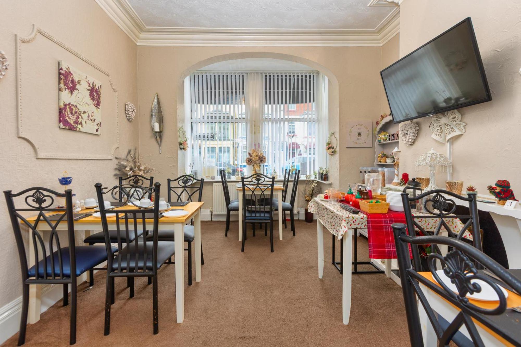 Friends Hotel Blackpool Bagian luar foto